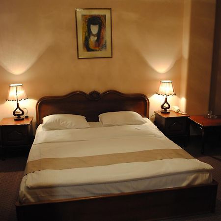 Hotel Sympatia Tbilisi Exteriör bild