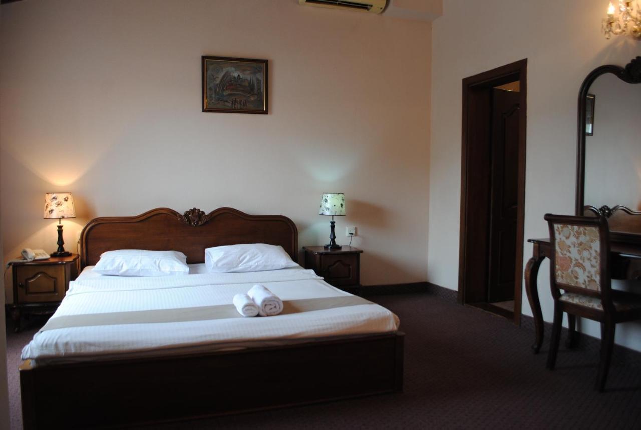 Hotel Sympatia Tbilisi Exteriör bild