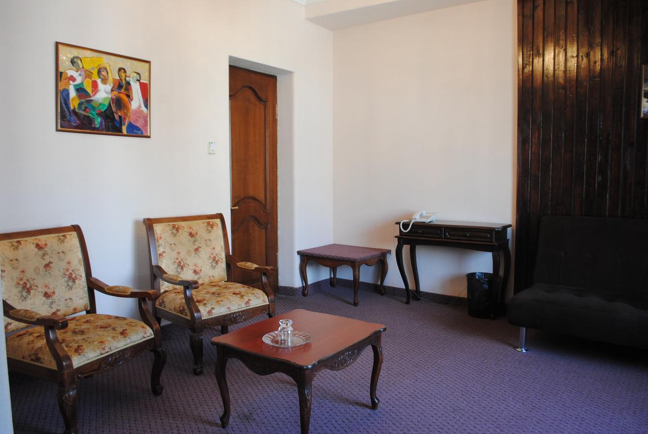 Hotel Sympatia Tbilisi Exteriör bild