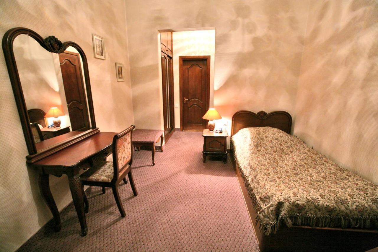 Hotel Sympatia Tbilisi Exteriör bild